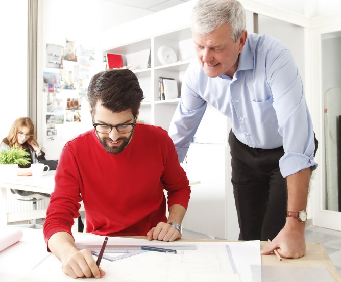 arbeitsvertrag-familienmitglieder © Fotolia.com