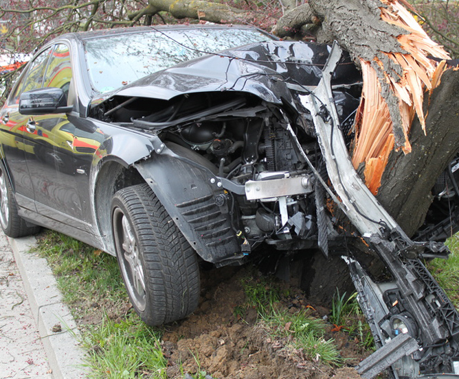 auto-baum-vollkasko © Fotolia.com