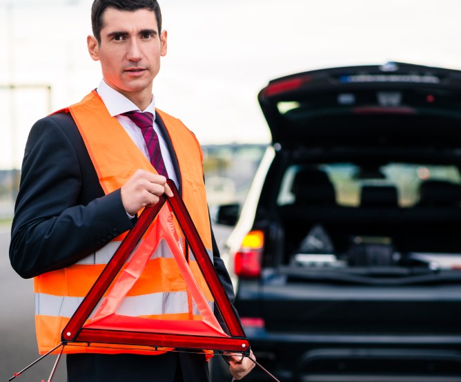 dienstwagen-warnwesten-pflicht © Fotolia.com