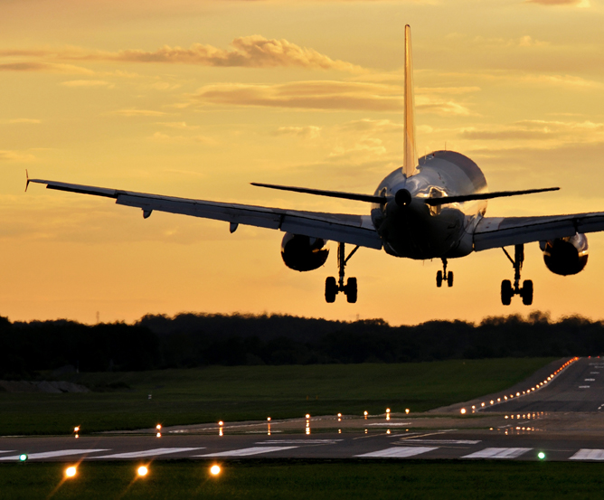 flugzeug-landebahn © Fotolia.com