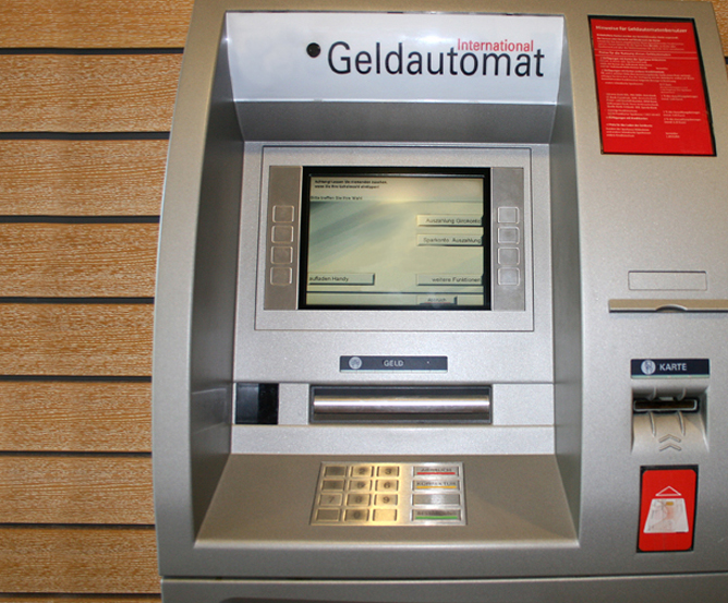 geldautomat-international © Fotolia.com