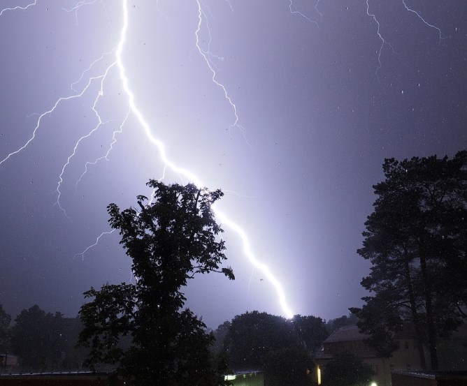 Überspannungsschaden Sommergewitter