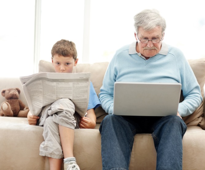 opa-laptop-enkel-zeitung © Fotolia.com