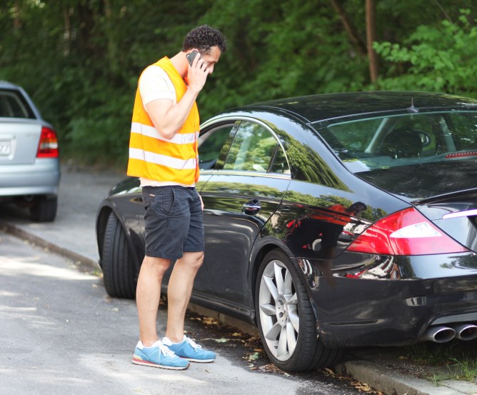 Warnwesten, Pannendreieck und Co. sollten im Auto nicht fehlen